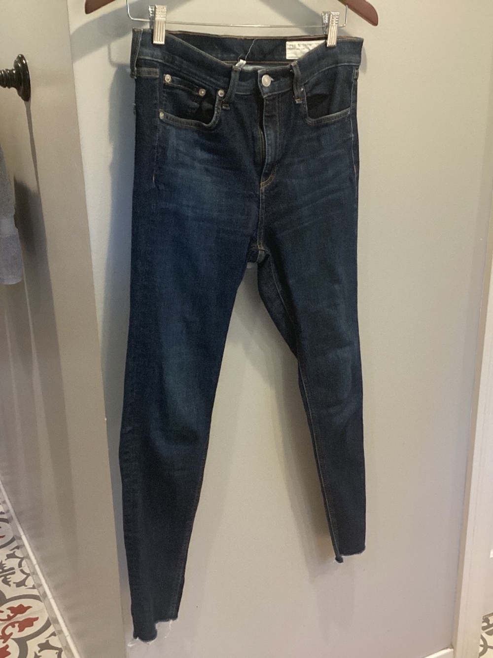 Nearly New Rag & Bone Jeans - Ankle Skinny in Size 28